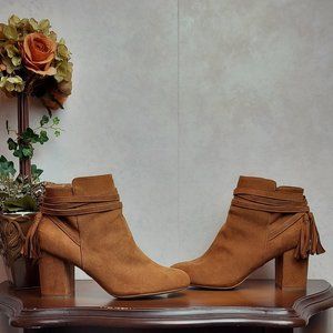BAMBOO ANKLE BOOTS W/ DECORATIVE TASSEL (BROWN / SZ. 10)